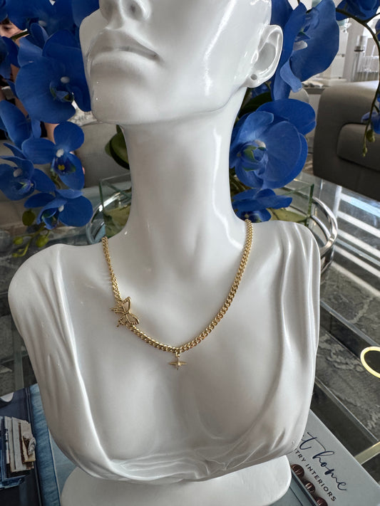 🦋✨ Collar Mariposa & Estrella en Oro Laminado de 14K – Estilo Asimétrico ✨🌟